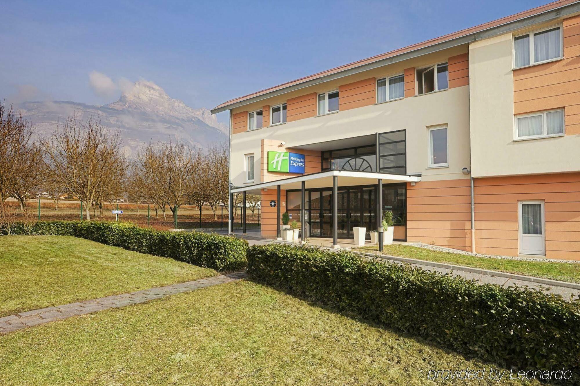 Holiday Inn Express Grenoble-Bernin Exterior photo